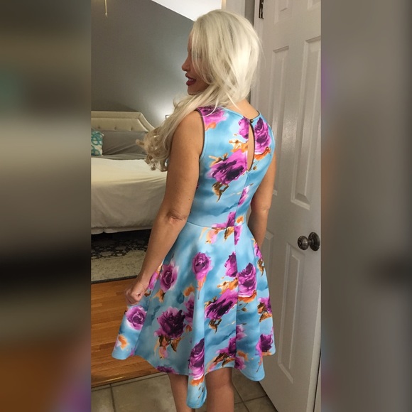 ❤️ SUMMER CLEARANCE Lovely Floral Ponti Dress! - Picture 4 of 4